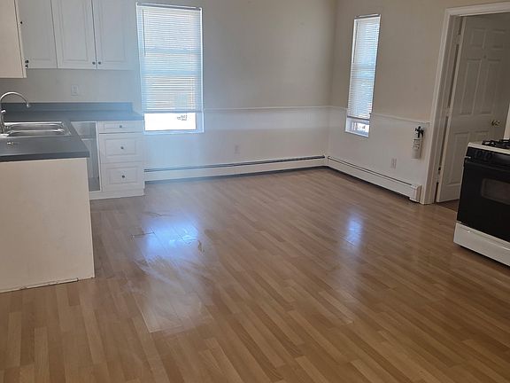 5th image of 139 Maple St Floor 2