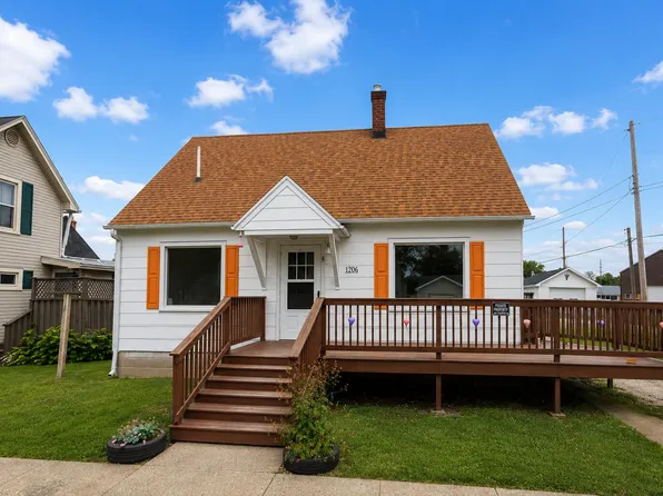 206 S 3rd St, Kentland, IN 47951