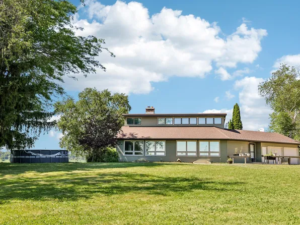 N3943 Oconnor Rd, Columbus, WI 53925