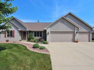 3700 Copper Oak Cir, Green Bay, WI 54313