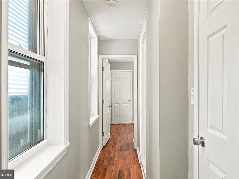 1241 S 8th St — Photo 9