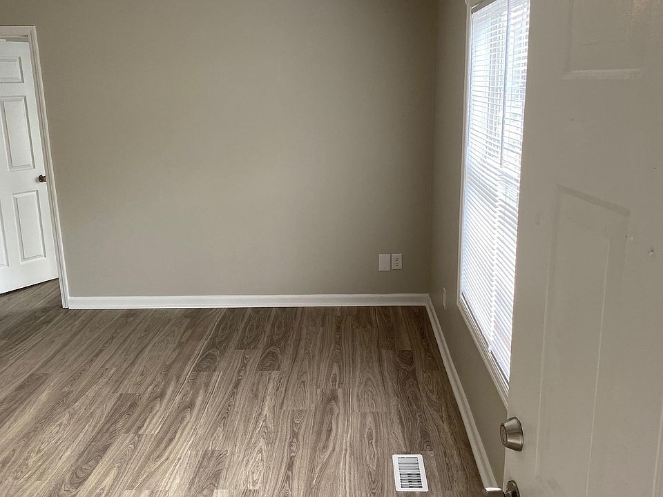 1st image of 22 Drew Ln #22