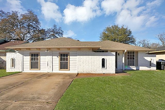 2nd image of 1526 Diplomat Way
