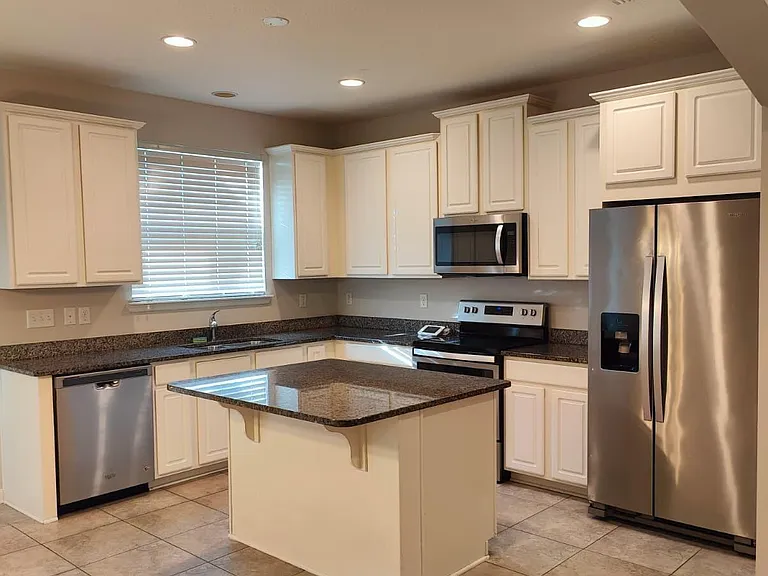 534 Richmond Dr — Photo 8