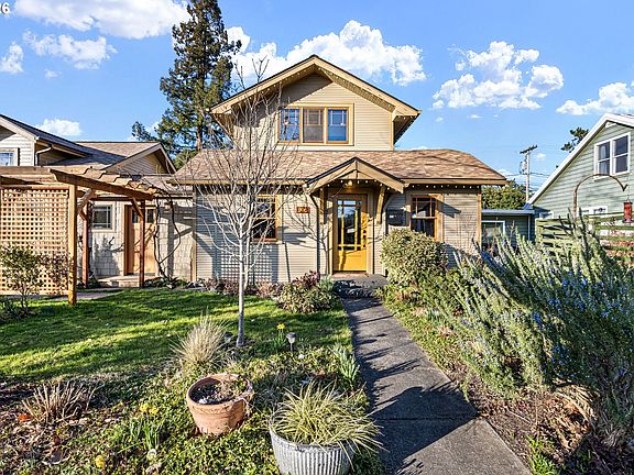 3rd image of 916 G St