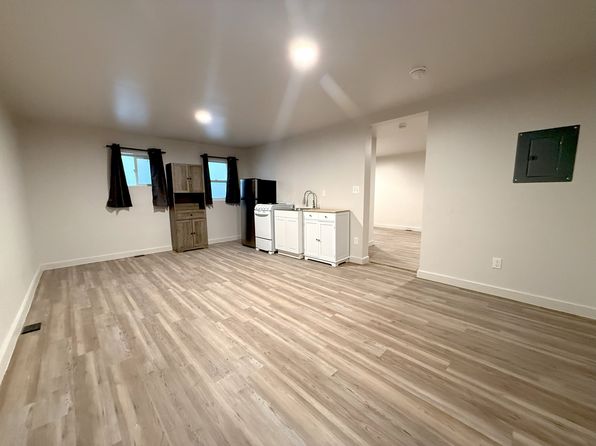 1050 Grand Ave #11