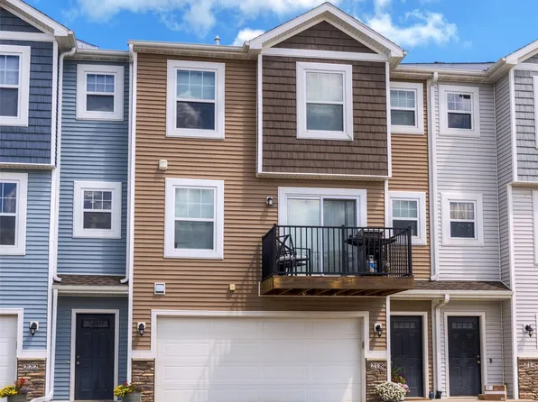 218 Pin Oak Ct, Norwalk, IA 50211