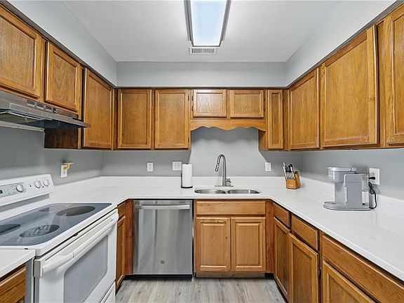2nd image of 216 Whitewater Dr