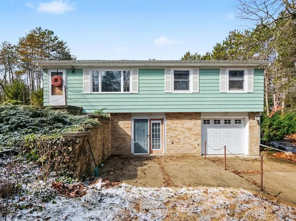 7249 Chandler Dr NE, Belmont, MI 49306