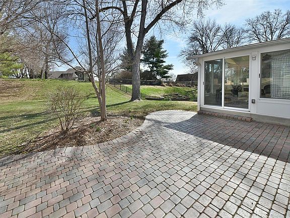 4th image of 548 Westernmill Dr