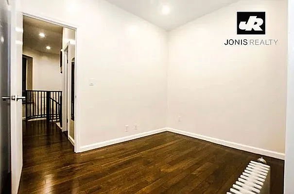 Rented by Jonis Realty | media 4