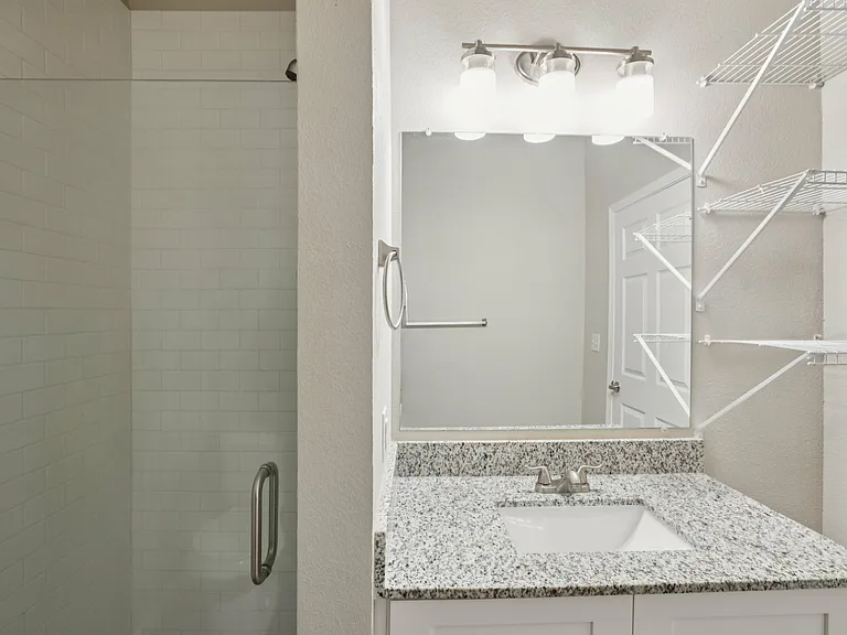 Horseshoe Apartments — Photo 9