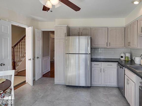 4th image of 9312 Arlington Blvd