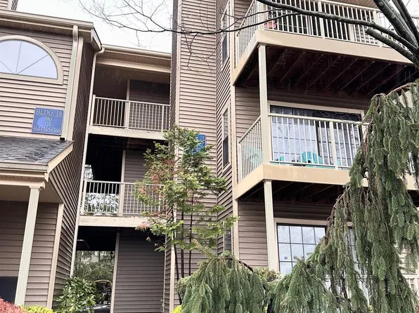 385 Carhart Ct, East Brunswick, NJ 08816