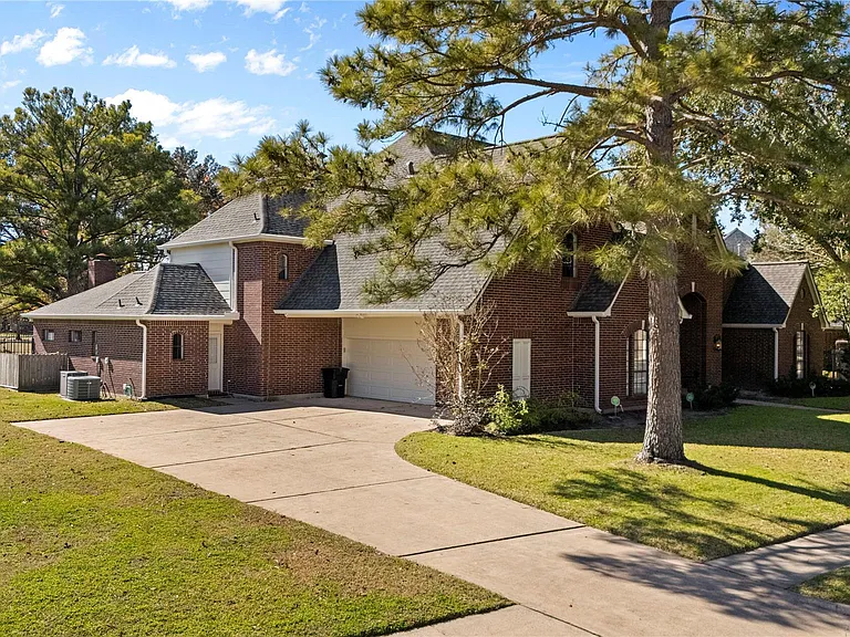 21203 Lochmere Ln — Photo 3