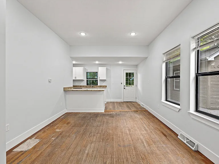 403 N 9th St — Photo 9