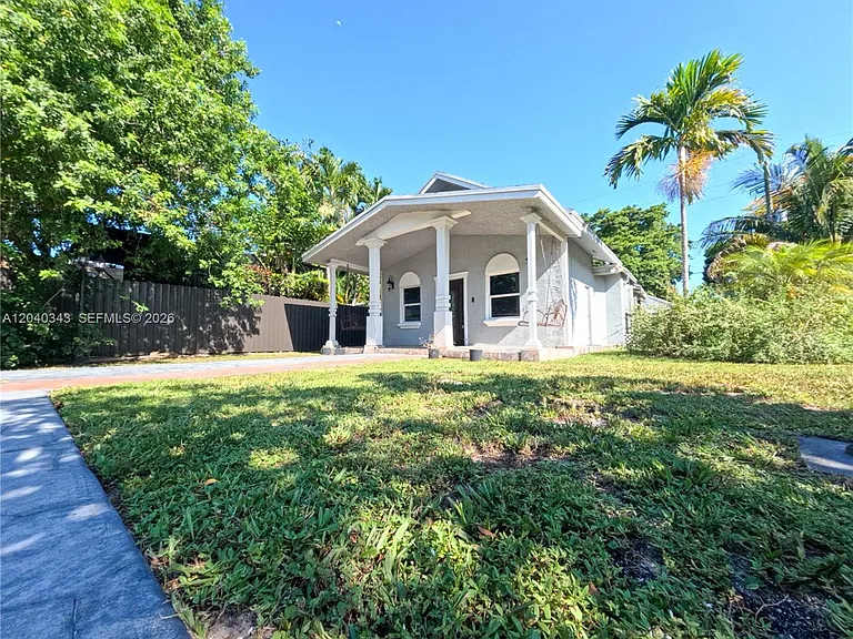 2218 N Harding St — Photo 12