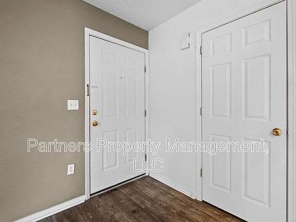 3rd image of 1621 N Leverett Ave #9