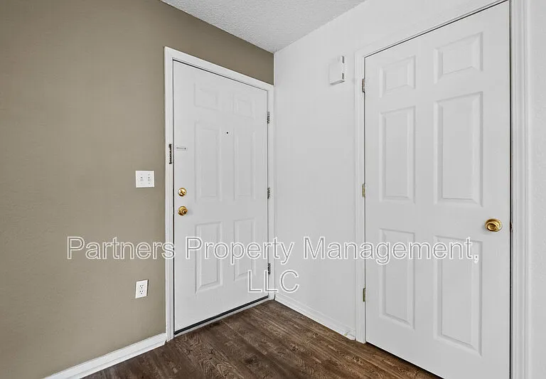 1621 N Leverett Ave #9 — Photo 3