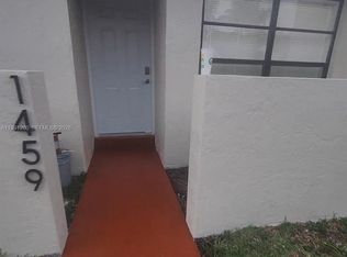 1459 Yellowthroat St, Homestead, FL 33035
