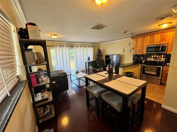 7420 SW 82nd St APT D207, Miami, FL 33143