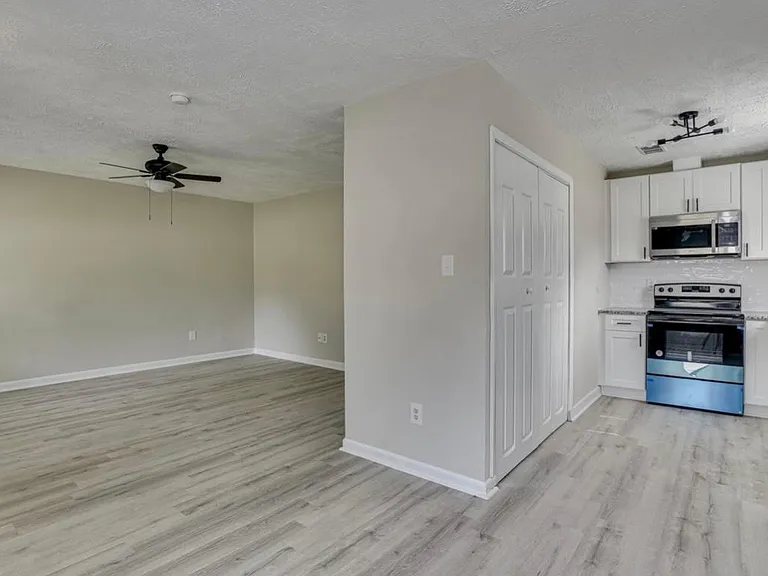 3401 Princess Ct — Photo 5