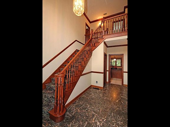 4th image of 205 Baymount Dr