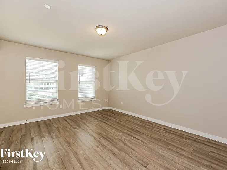 325 Niki Dr — Photo 16