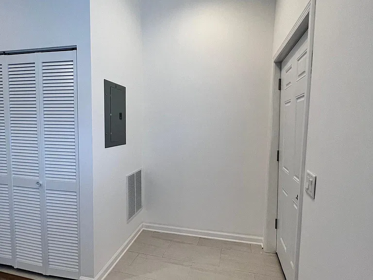 2717 W Saint Helen St #2 — Photo 11