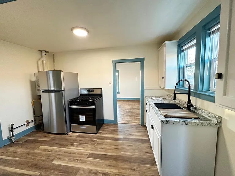 544 Franklin Ave #B — Photo 6