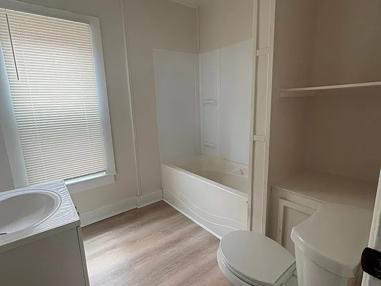 77 James St — Photo 10