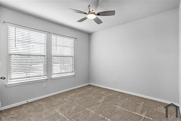 424 Amory St — Photo 15
