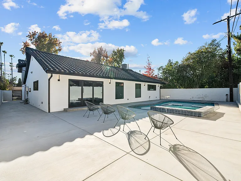 14145 Weddington St — Photo 35