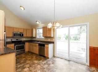 338 N Elmwood Dr, Aurora, IL 60506