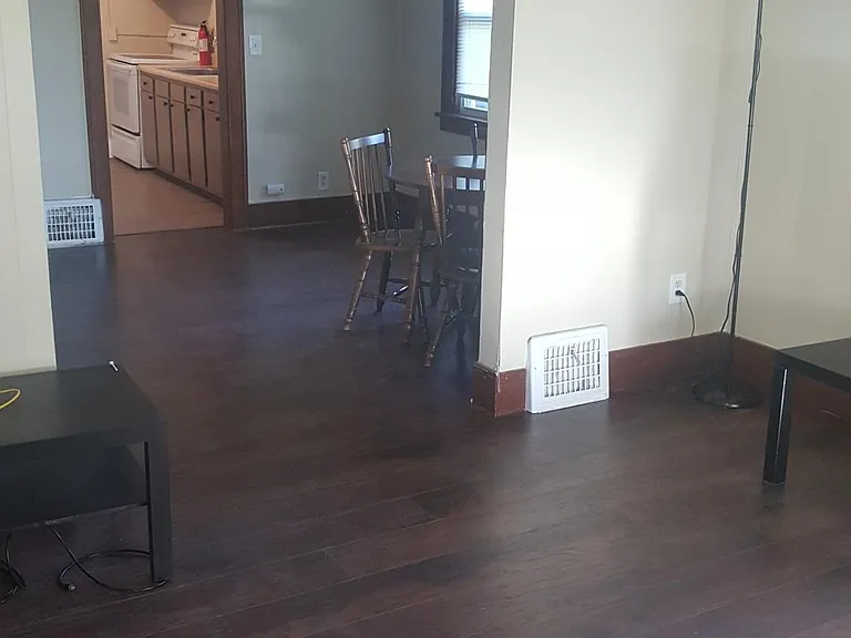 819 Dupont St — Photo 14