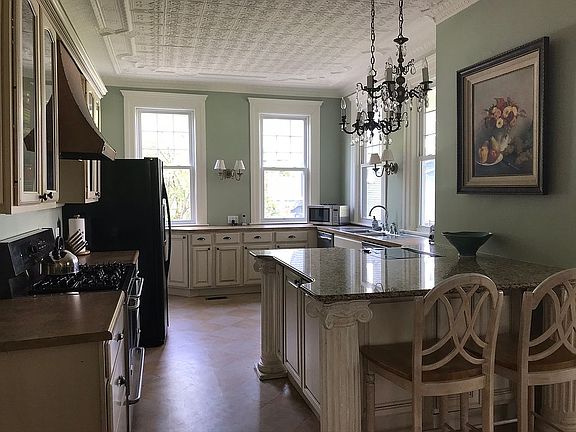 Large kitchen w/ tin ceiling
