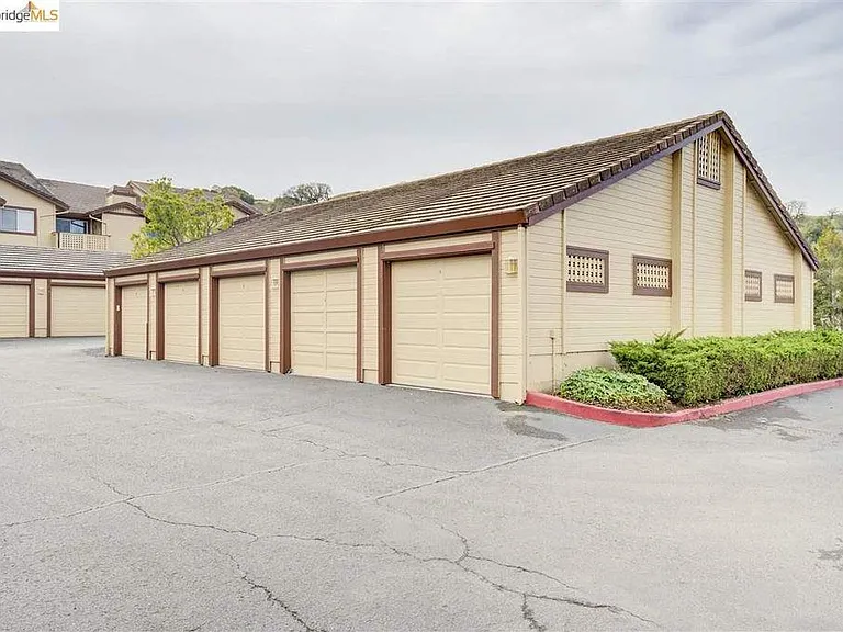 151 Tuscany Ct — Photo 3