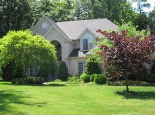 7280 River Rd, Olmsted Falls, OH 44138