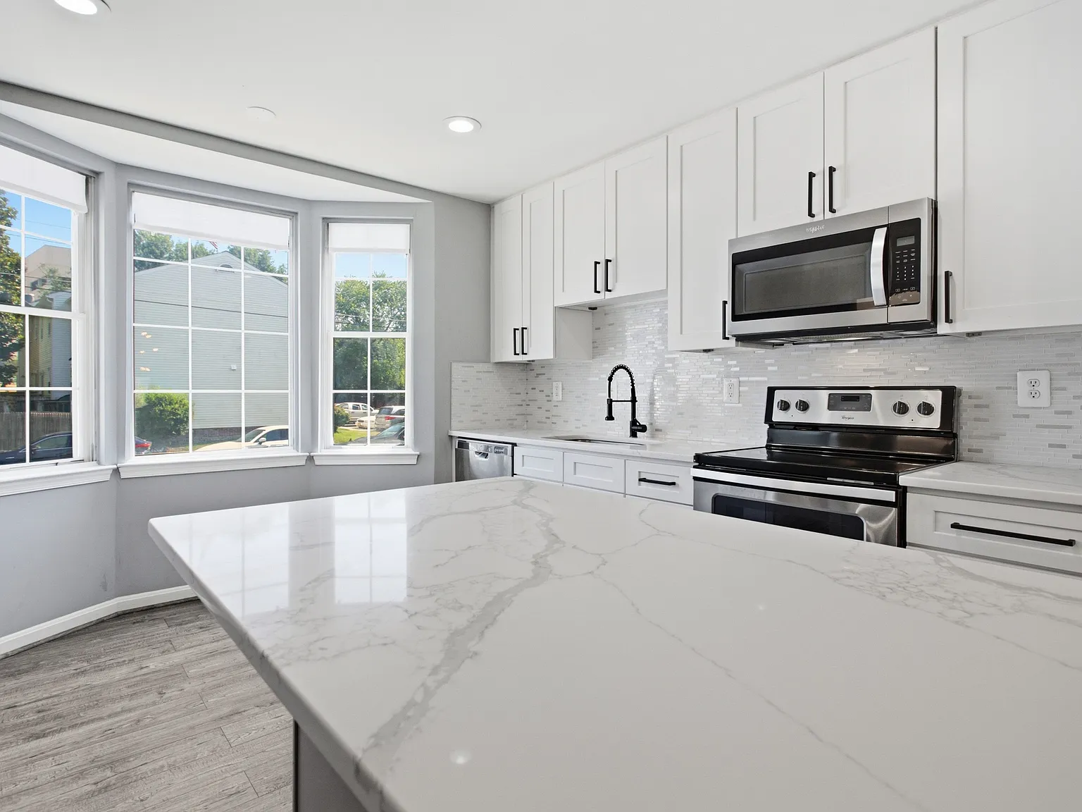 3 bed, 3.5 bath, 2114 sqft, $3,400 — Photo 1