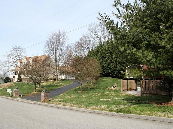 4th image of 1310 Heritage Ln