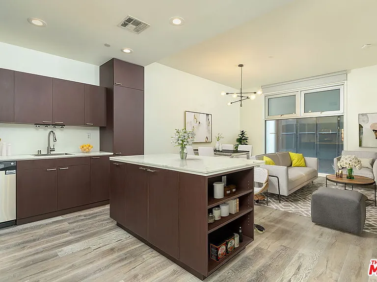 630 W 6th St #207 — Photo 7