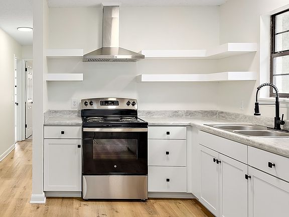 4th image of 106 Oakridge Cir