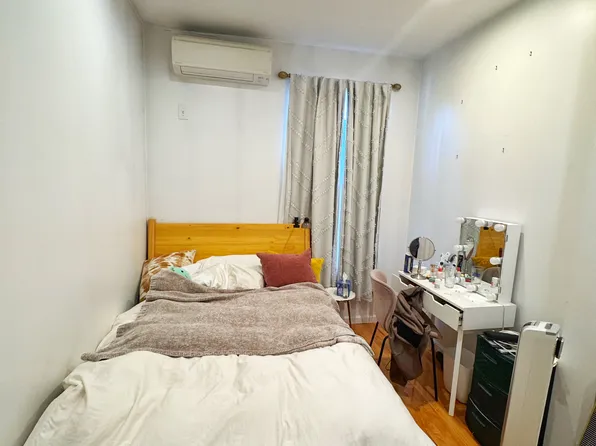 741 Washington Avenue image 10 of 17