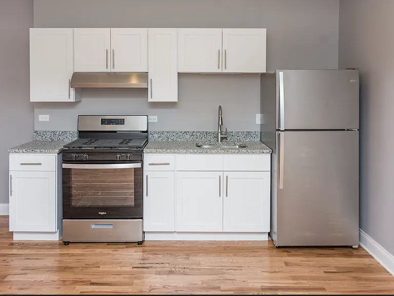 735 W Garfield Blvd — Photo 4