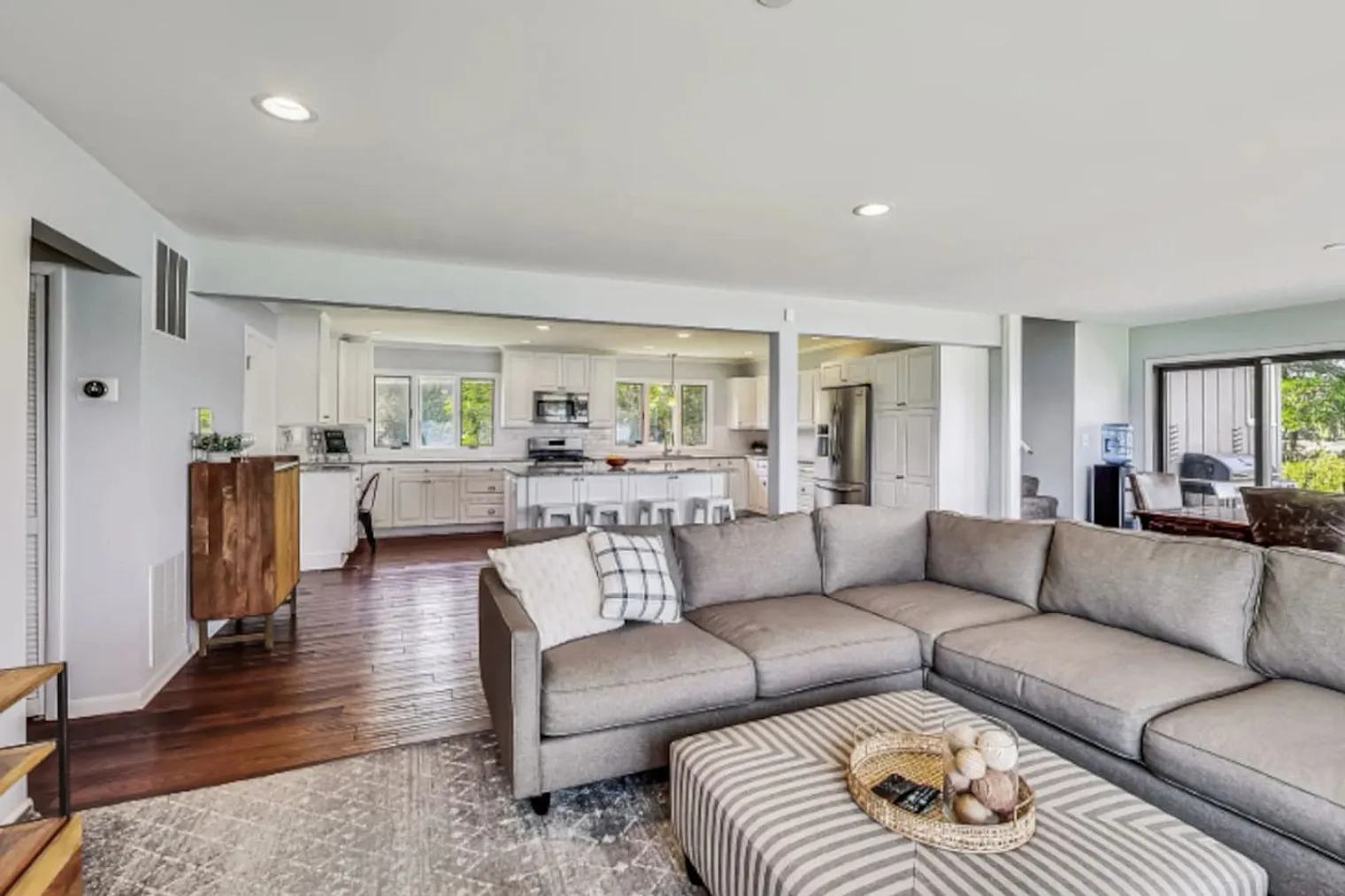 5 bed, 5.0 bath, 4079 sqft, $4,346 — Photo 2