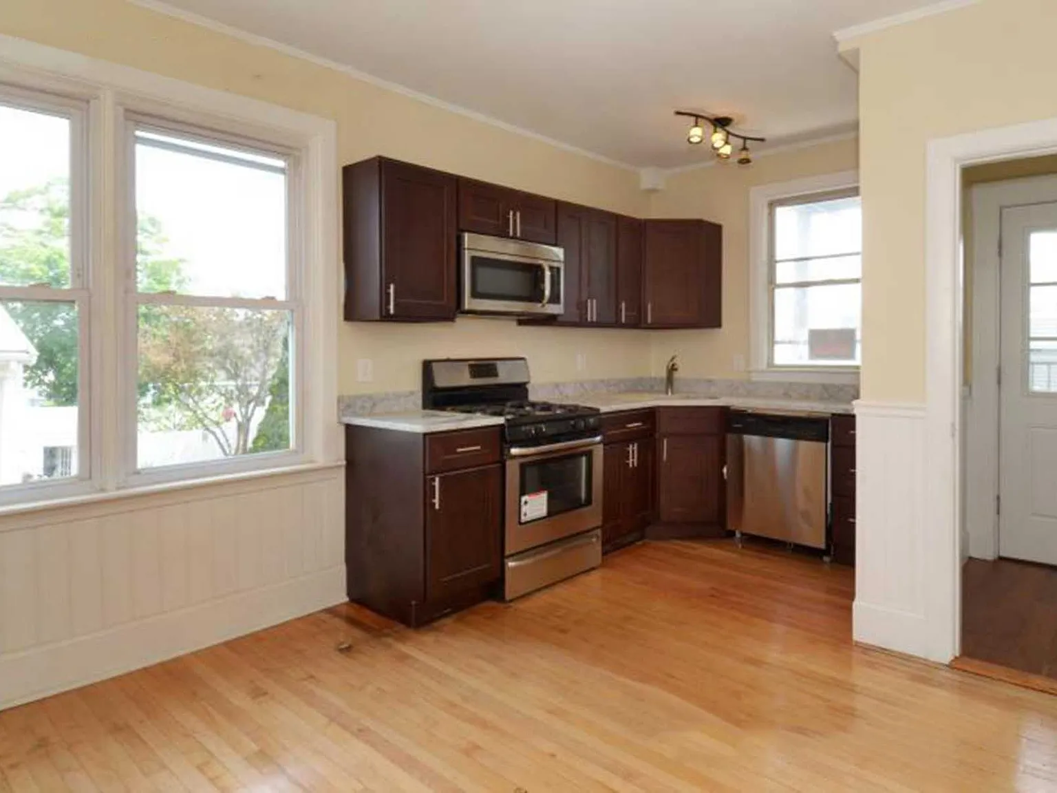 3 bed, $3,400 — Photo 3