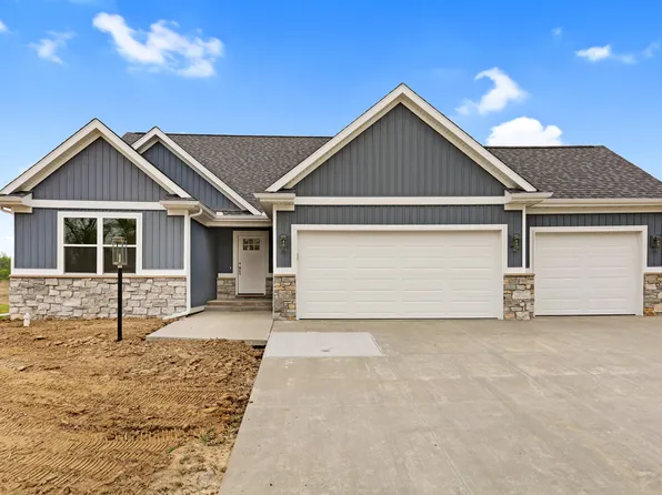 1114 Briarwood Ln, Mahomet, IL 61853