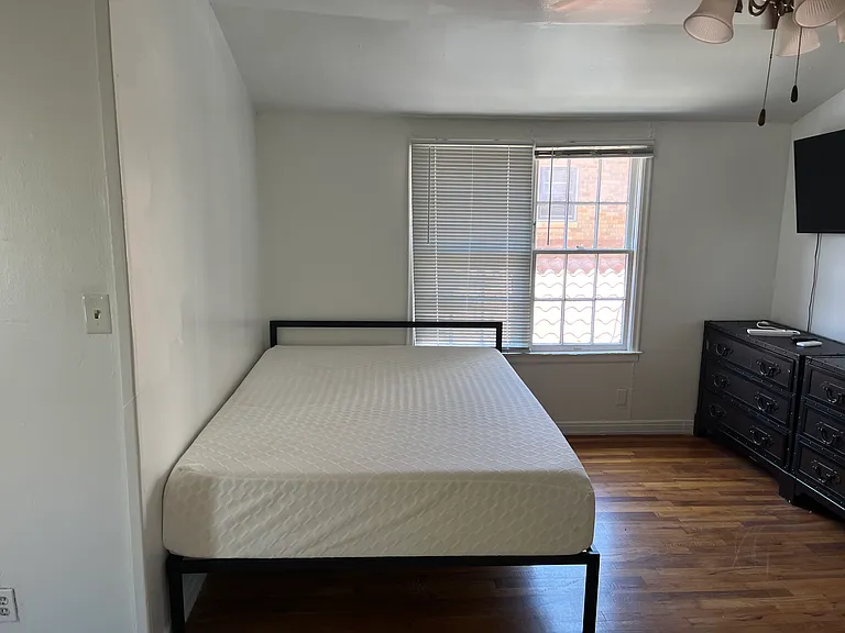 2313 Broadway — Photo 6