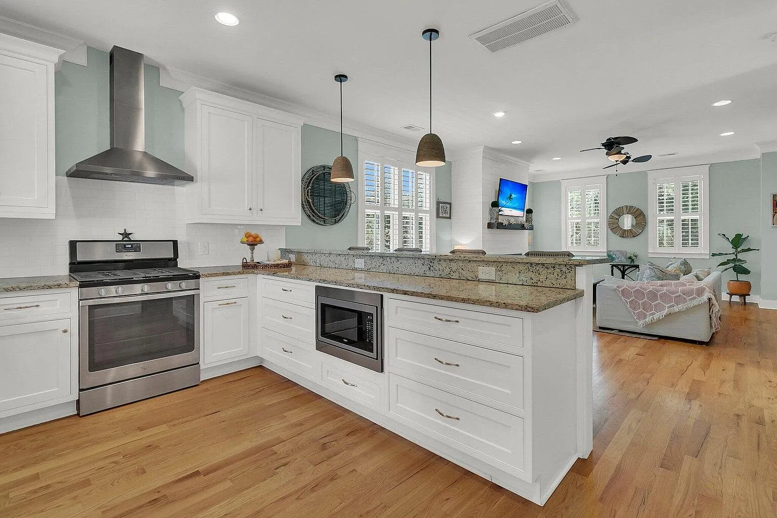 3 bed, 3.5 bath, 1774 sqft, $4,500 — Photo 3