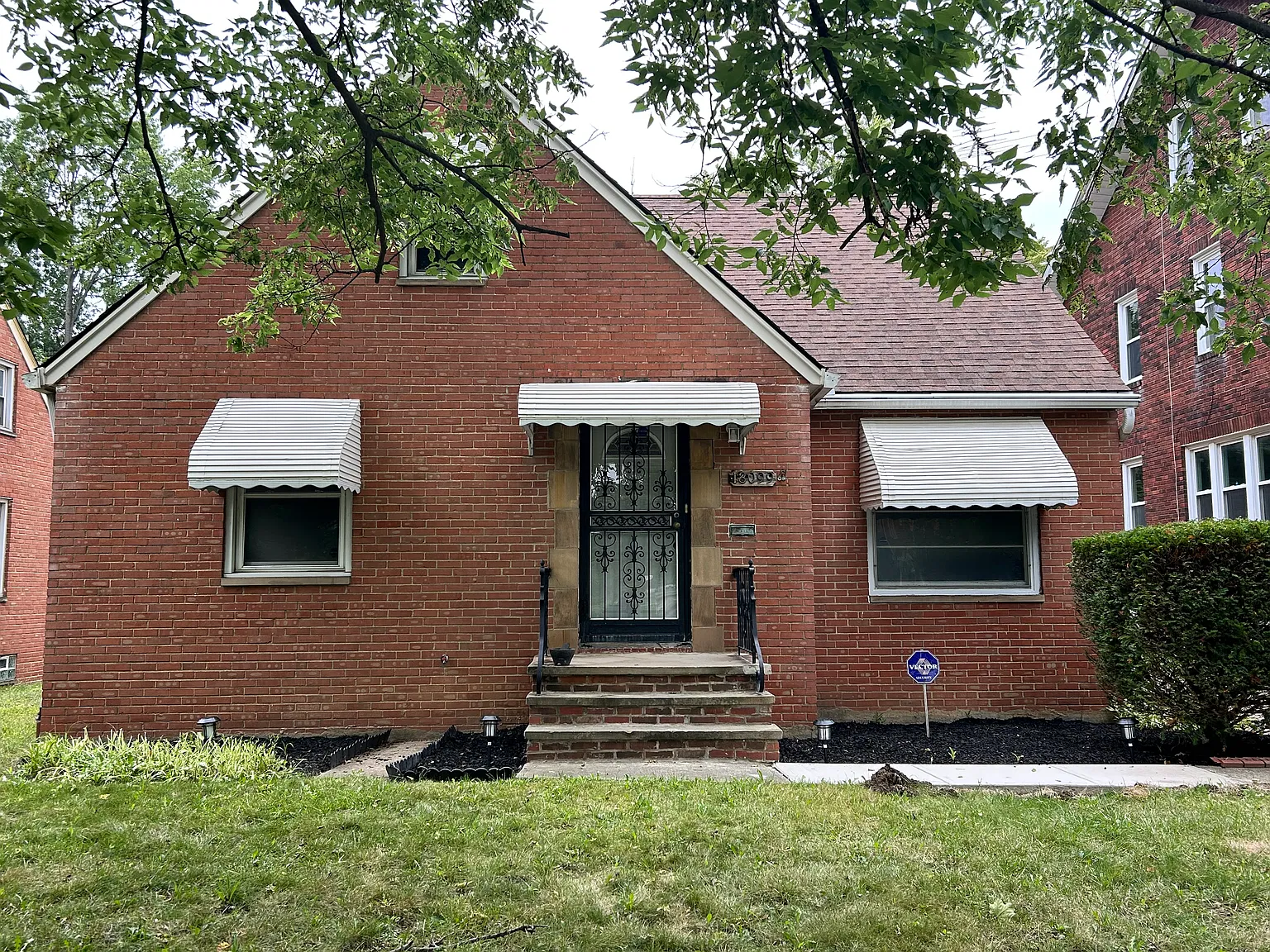 3 bed, 1892 sqft, $2,300 — Photo 2